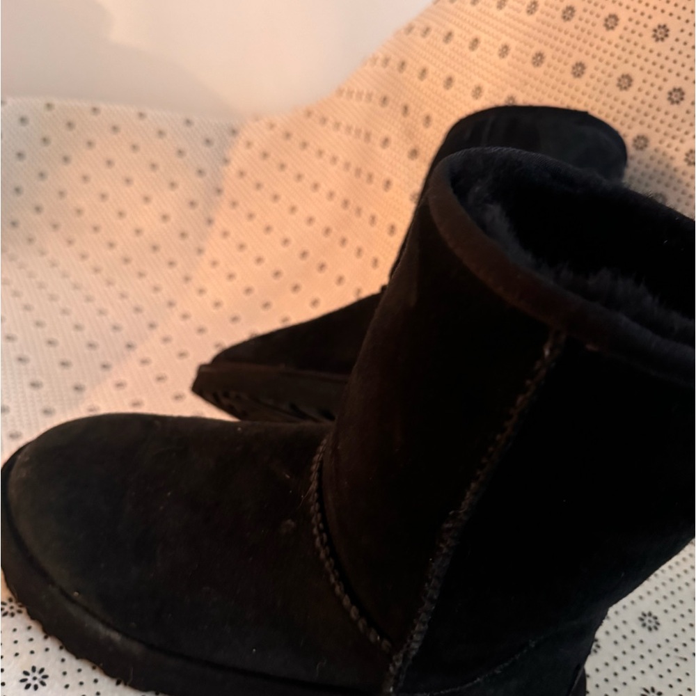BLACK UGG BOOTS